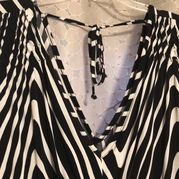 Avenue Black and White Dress - Picture 4 of 8